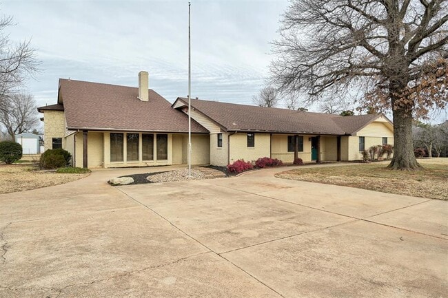 Building Photo - 1839 E Pleasantview Ln