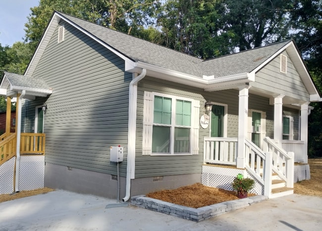 Building Photo - 183 Lake Dr