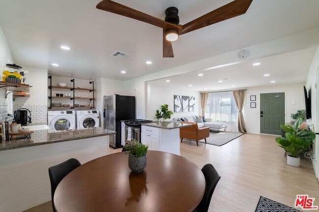 Building Photo - 1808 E Francis Dr