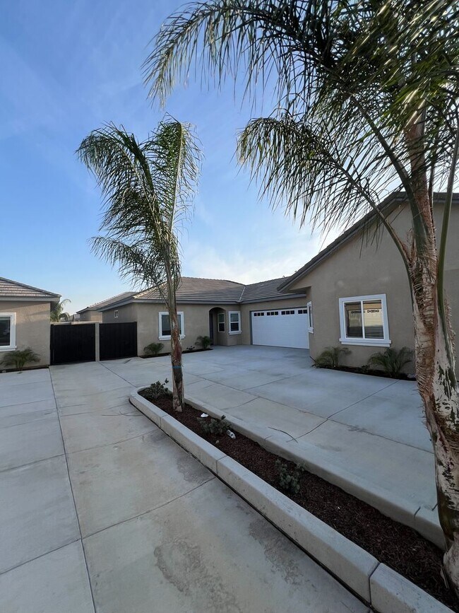 8411 Grandy St, Bakersfield, CA 93308 Townhome Rentals in Bakersfield