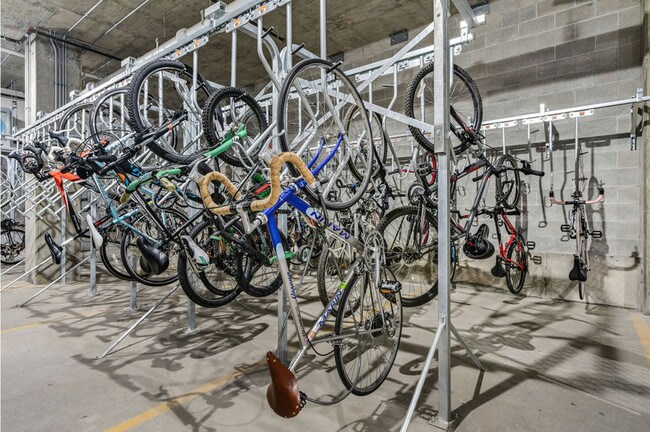Sala de almacenamiento de bicicletas - ONE333