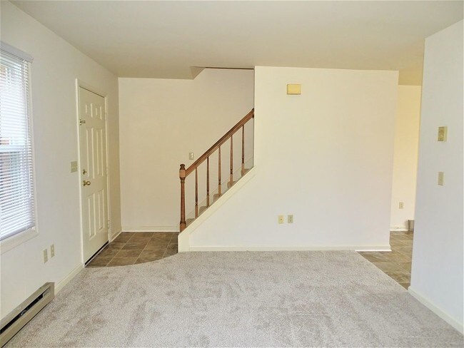Building Photo - 251 Heatherwood Dr