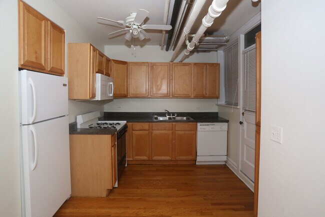 Building Photo - 1424 W Addison St