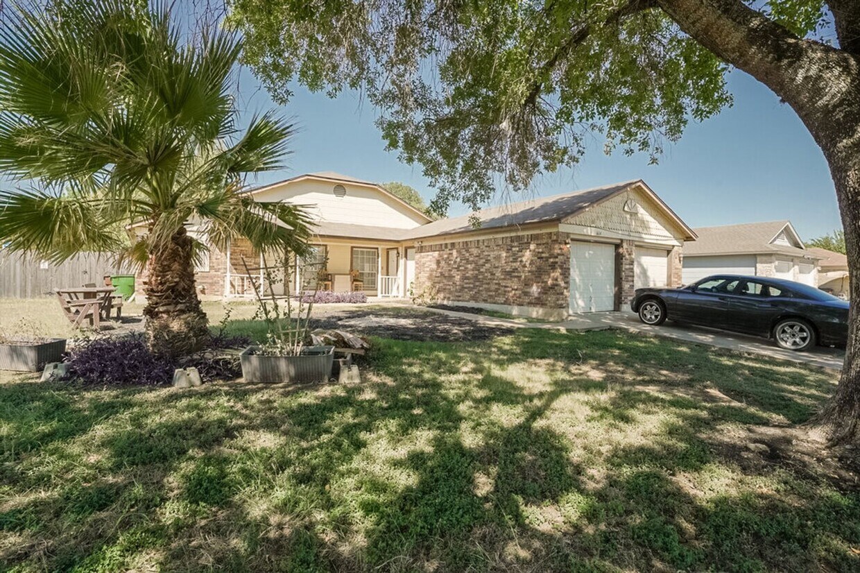 Primary Photo - 612 Greenlawn Blvd