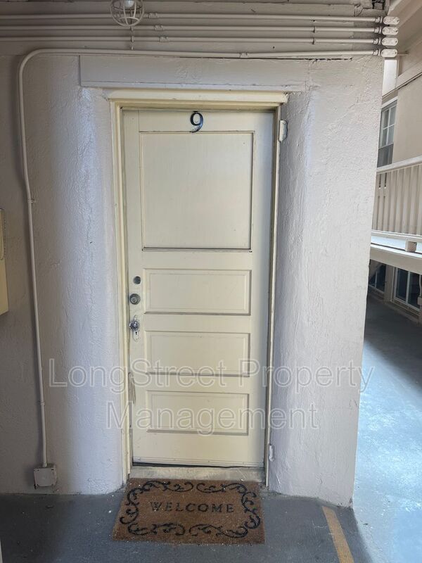 Foto del edificio - 205 NW Kings Blvd