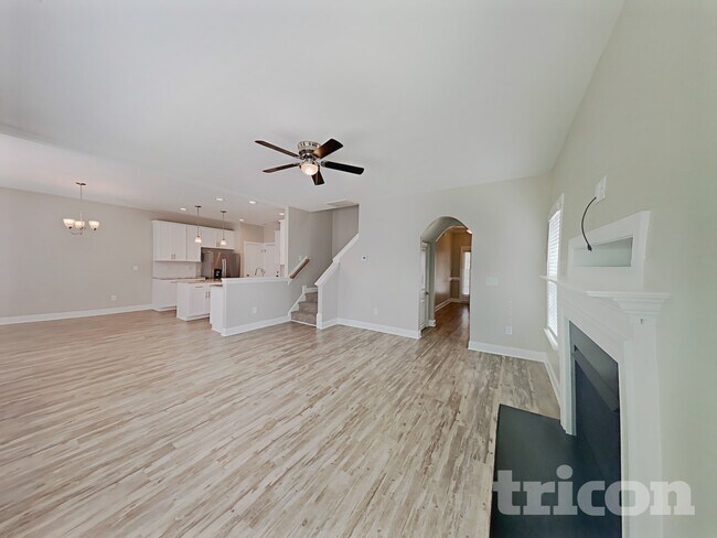 Building Photo - 834 Lakemont Dr