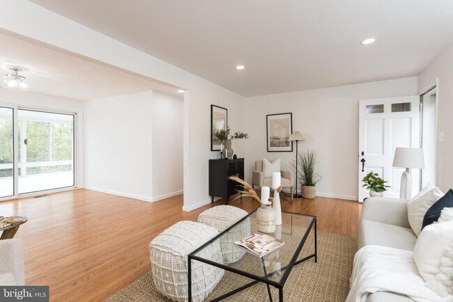 Foto del edificio - 16742 Ridge Rd