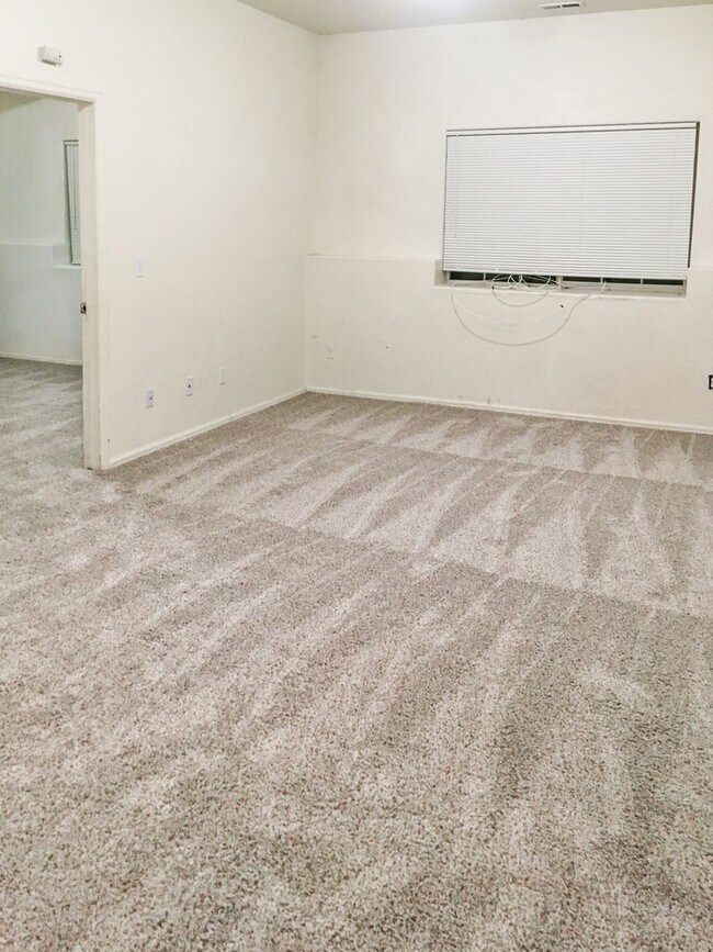 Foto del edificio - 3 Bedroom 3 Bath Rancher Town Home 2 Car G...