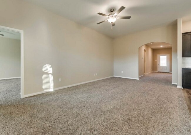 Building Photo - 2304 Dahlia Way