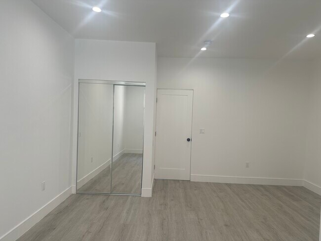 Foto del edificio - 1222 W 8th St