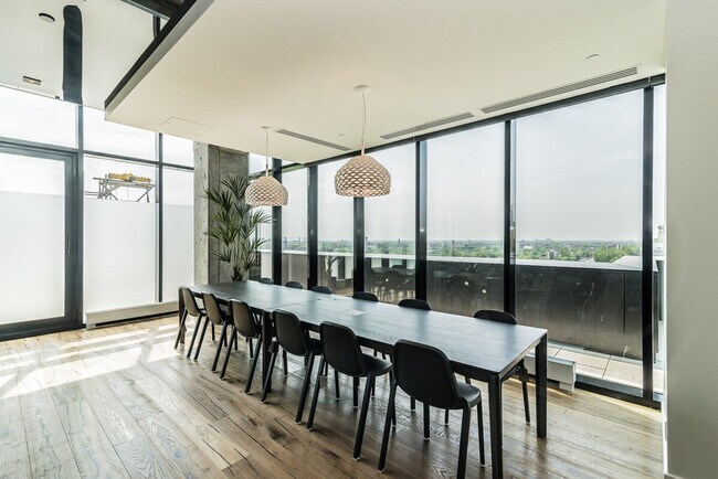 Building Photo - 100 Av. des Canadiens-de-Montréal