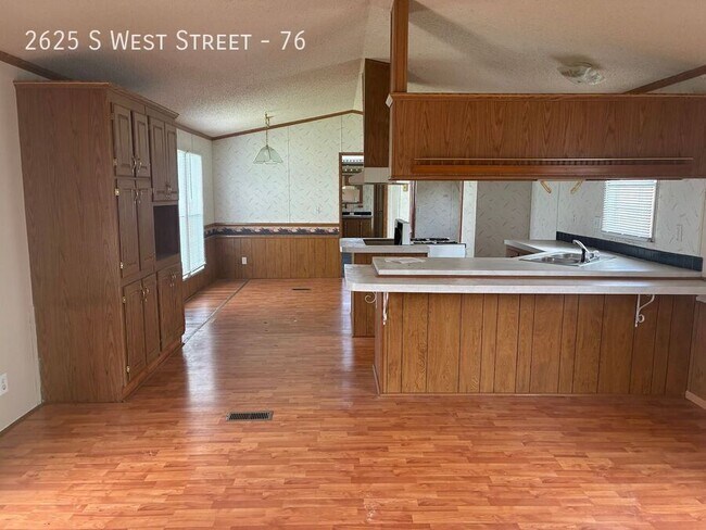 Building Photo - 2625 S West St