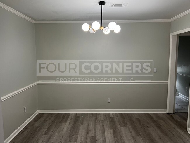 Building Photo - Beautiful 3 Bedroom 2.5 Bath Townhouse