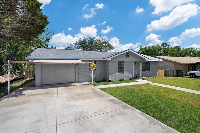 Building Photo - 504 Debus Dr