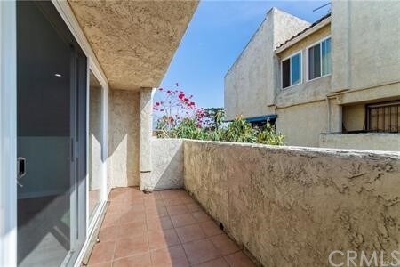 Building Photo - 328 S Pomelo Ave