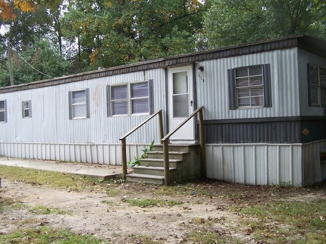 Building Photo - Nice Country living 2 Bedroom 1 Bath