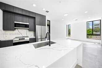 Building Photo - 526 SW 2nd St