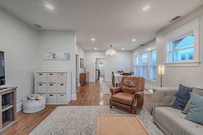 Foto del edificio - Updated Historically Charming Bungalow walking distance to Greenville Ave