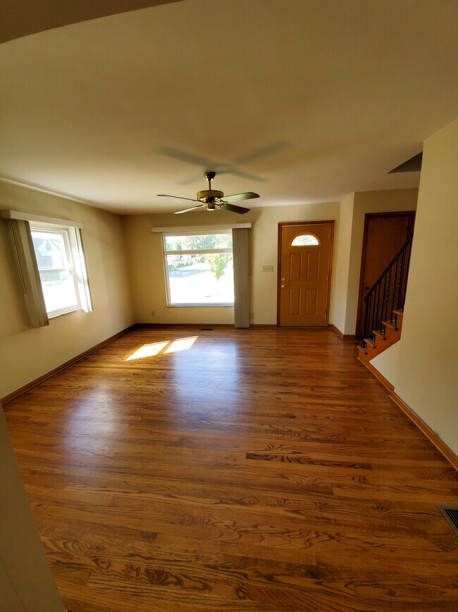 Living Rm - 1370 Virginia Ave