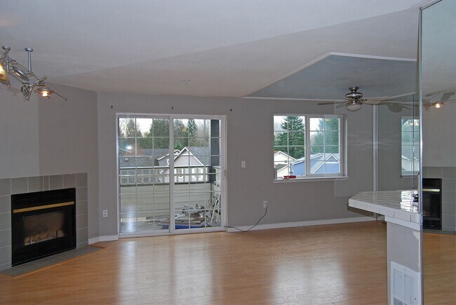 Building Photo - Spacious 2 Bedroom in Renton