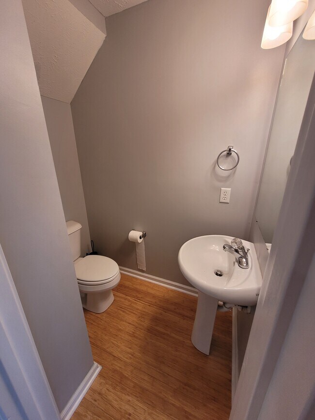 Half bathroom first floor - 6046 Sagi Cir