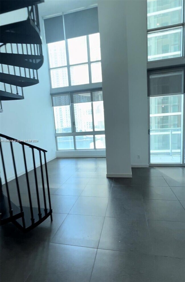 Building Photo - 300 S Biscayne Blvd