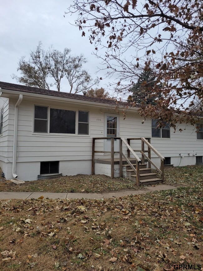 Building Photo - 2216 Lincoln Ave