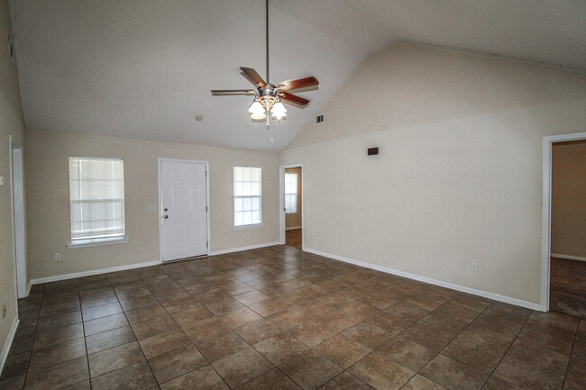 Building Photo - 205 Bonielane Dr