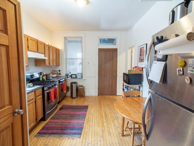 Foto del edificio - Prime Wicker Park 3b/1b unit in the heart ...