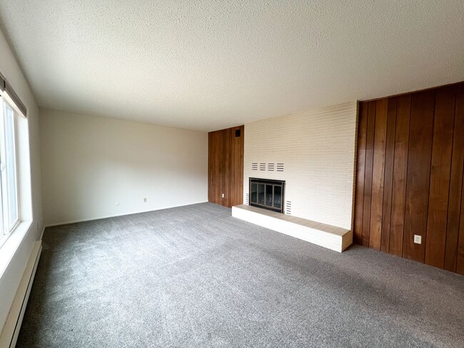 Building Photo - 3 Bedroom, 2 Bath - Home in Moyina Heights
