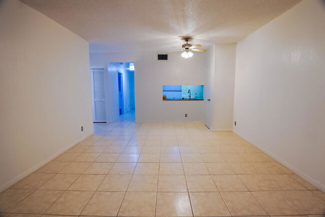 Building Photo - 2500 Coral Springs Dr