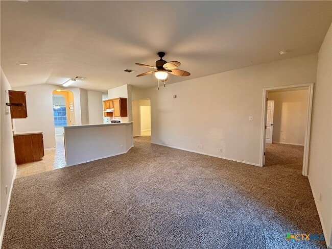 Foto del edificio - 3235 Blue Jay Dr