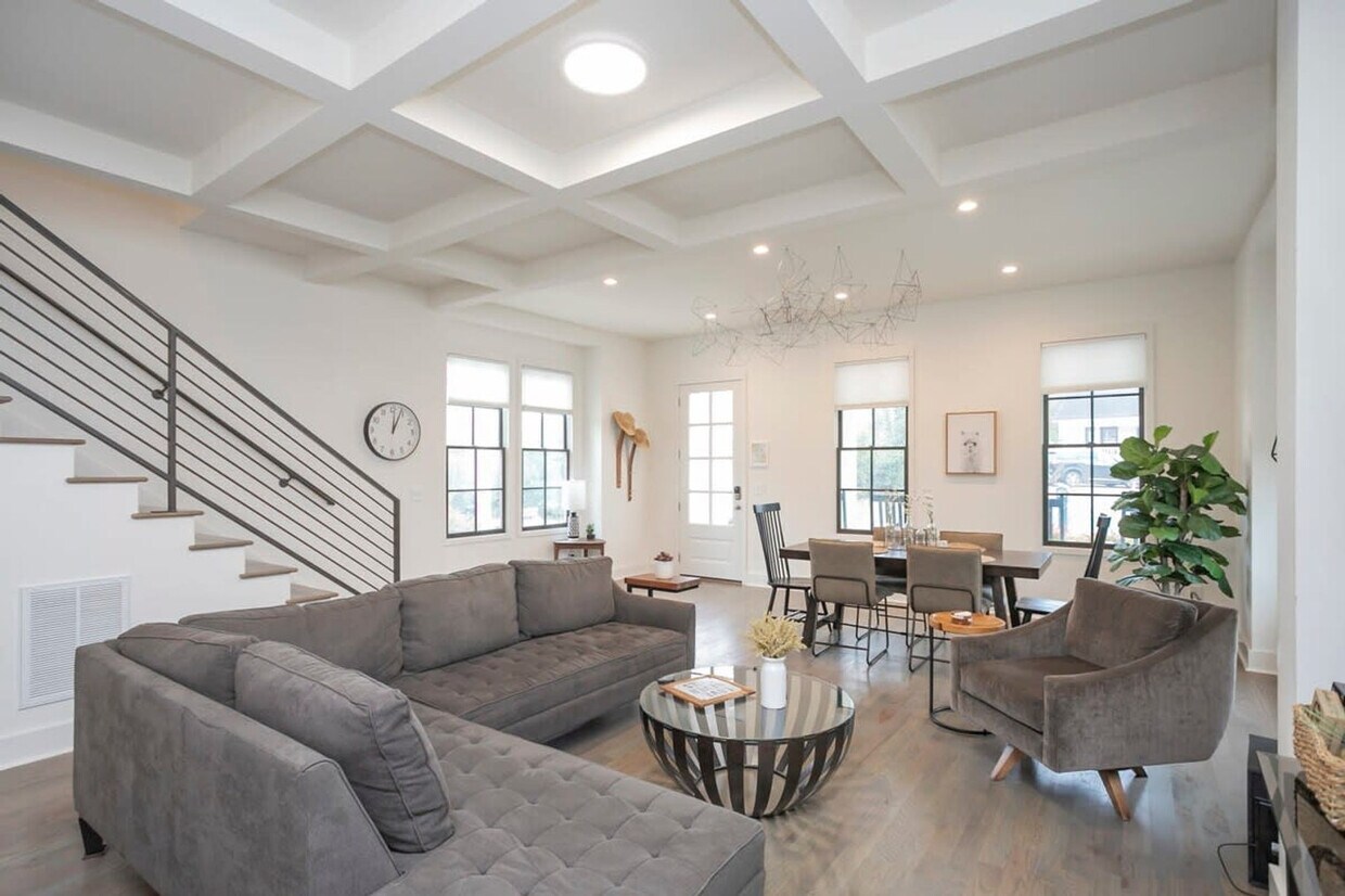 Foto principal - 119 E Fowlkes St