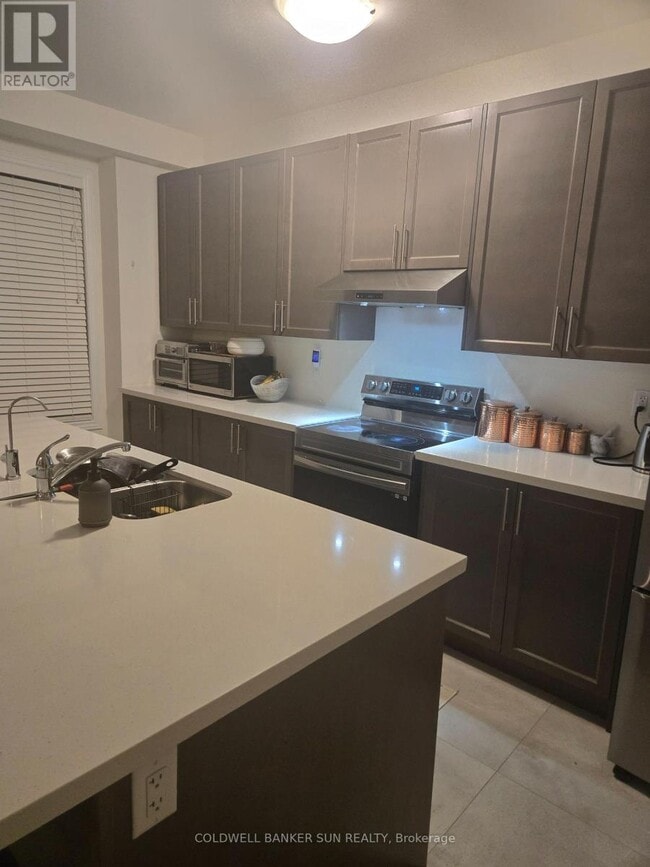 Building Photo - 36 Bavenden Cres