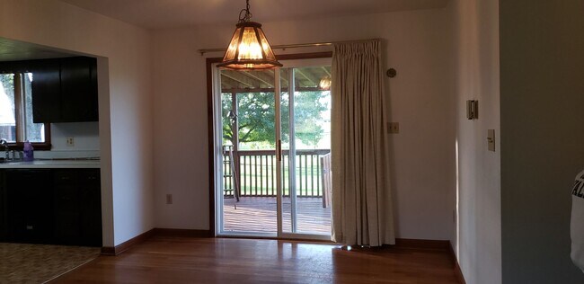 Foto del edificio - 725 W Pine Grove Rd