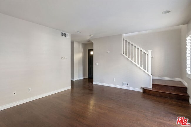 Building Photo - 6840 De Celis Pl