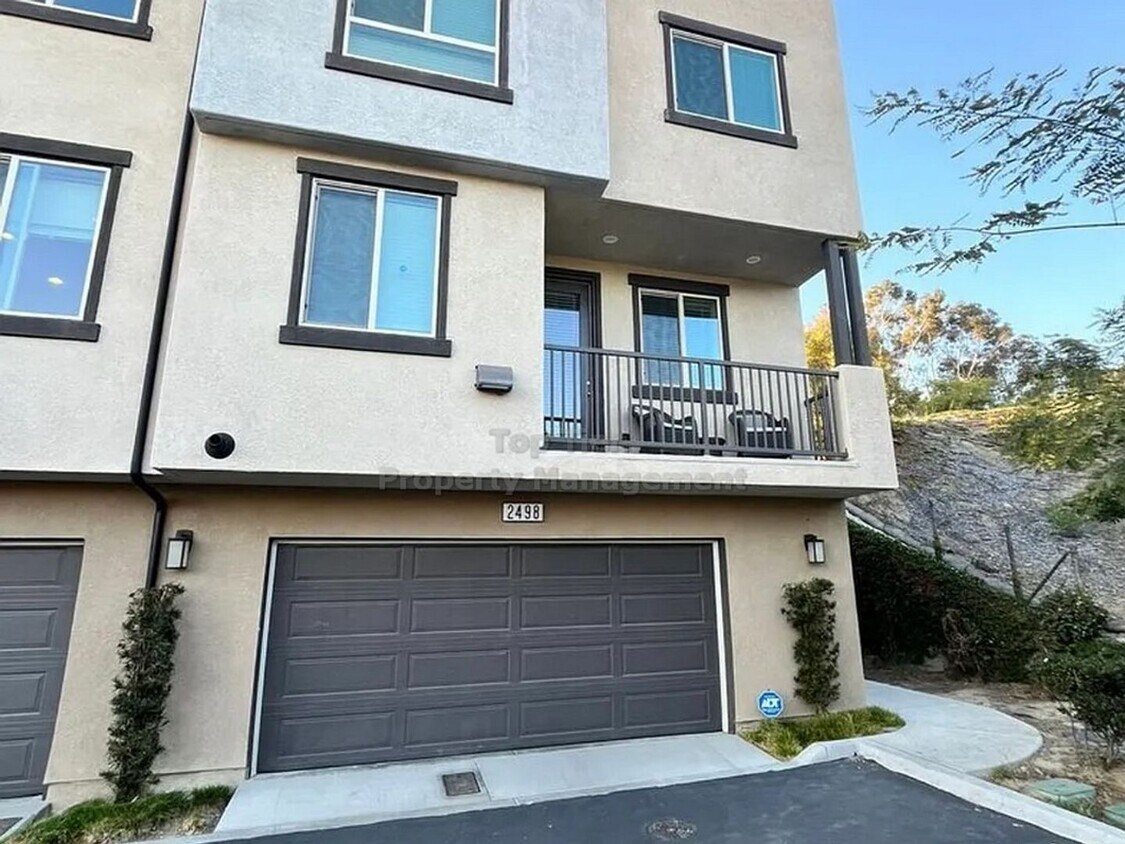 Primary Photo - Available NOW! Great deal for 3 bed/3 bath...