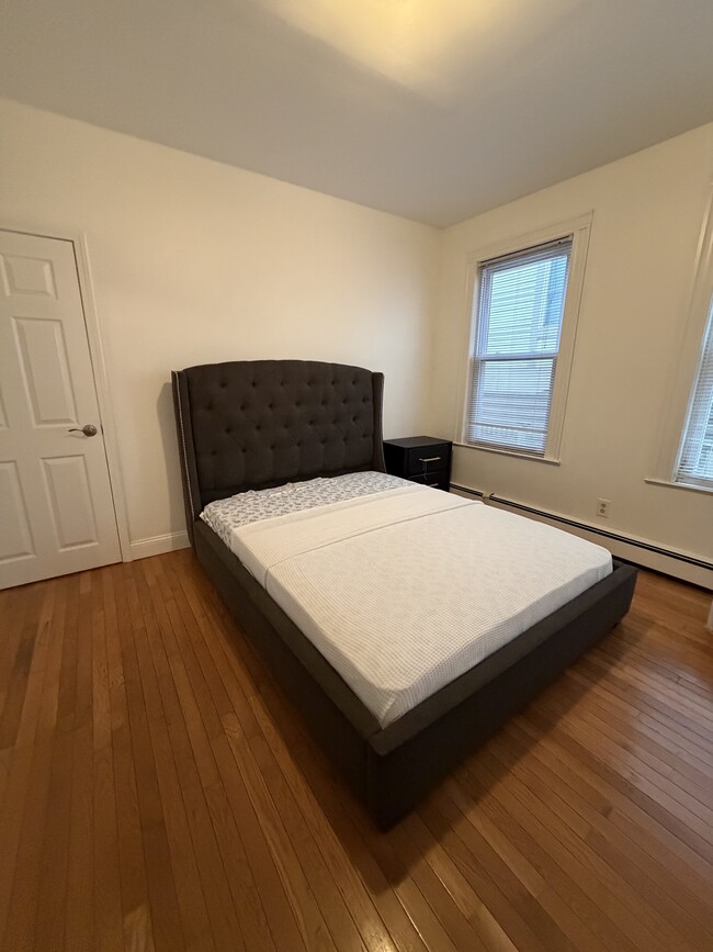 Building Photo - 184 Green St