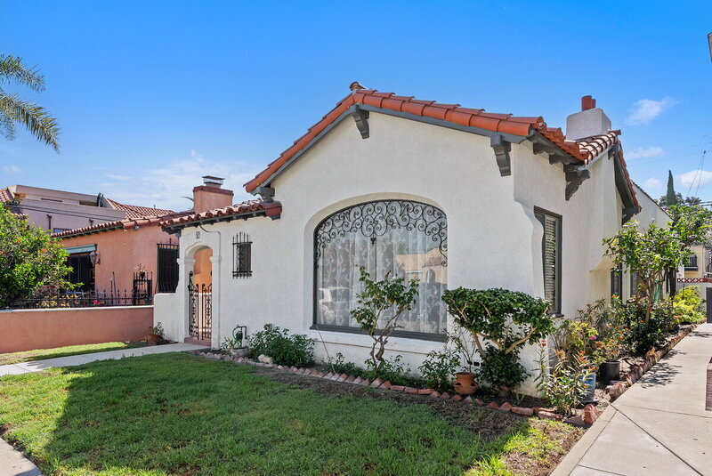 Photo - 76 Roycroft Avenue
