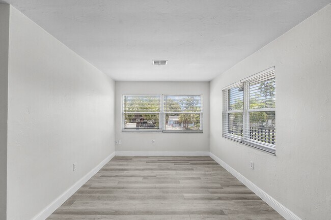 Foto del edificio - Paradise Palms Portfolio LLC
