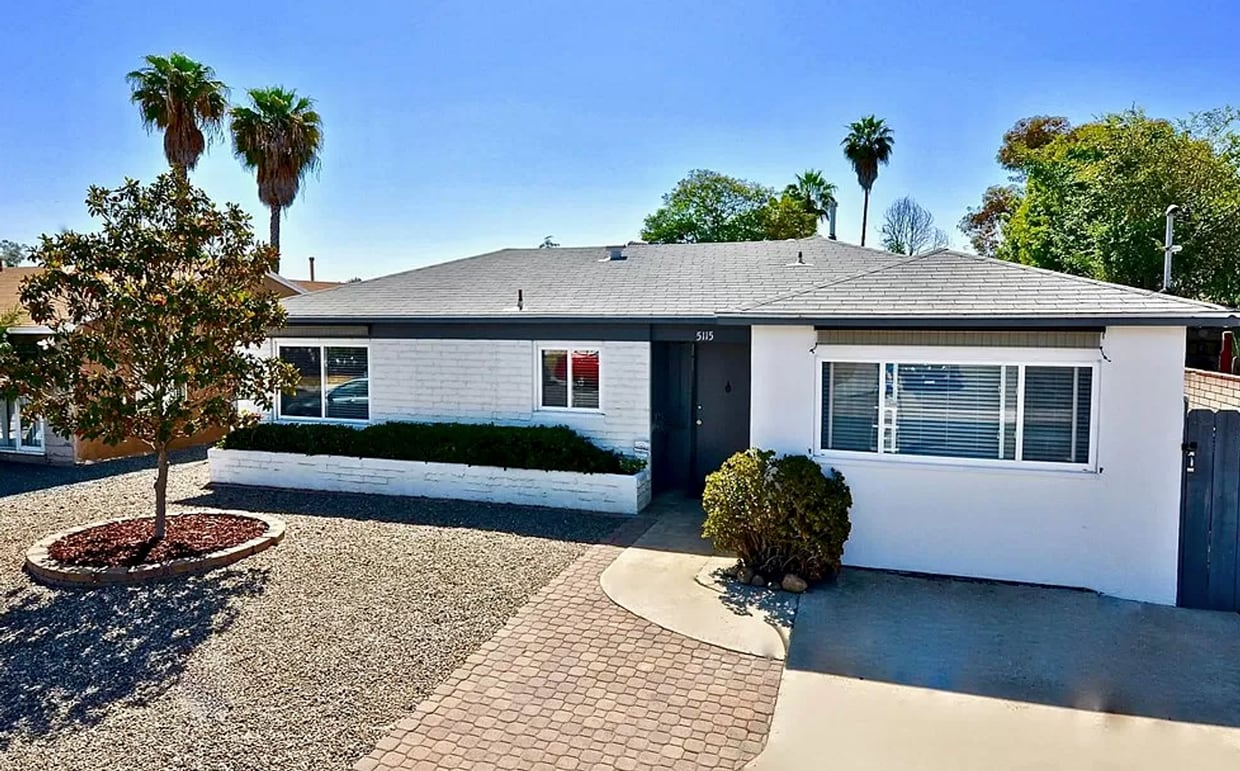 Primary Photo - 5BD/2BA, Great Sunroom!