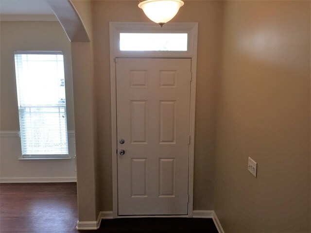Building Photo - 180 Lakepointe Drive