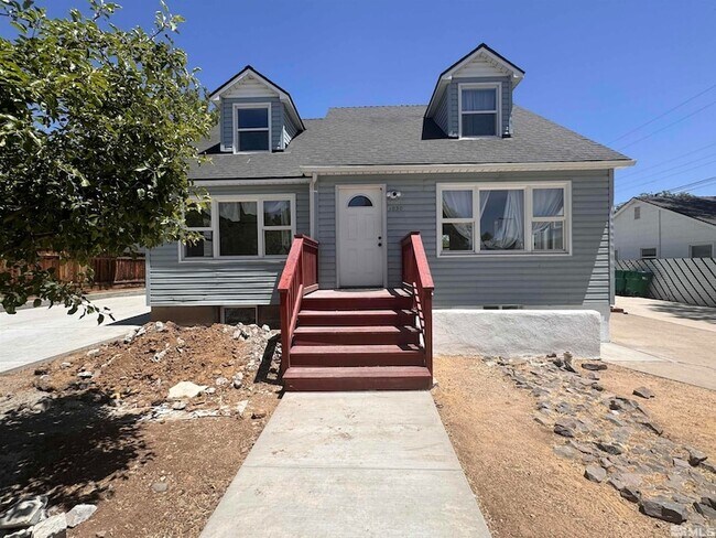 Building Photo - 1030 Vine Street Unit A