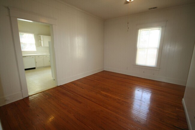 Building Photo - Spacious 3BR/2BA Duplex in Historic Lakewo...