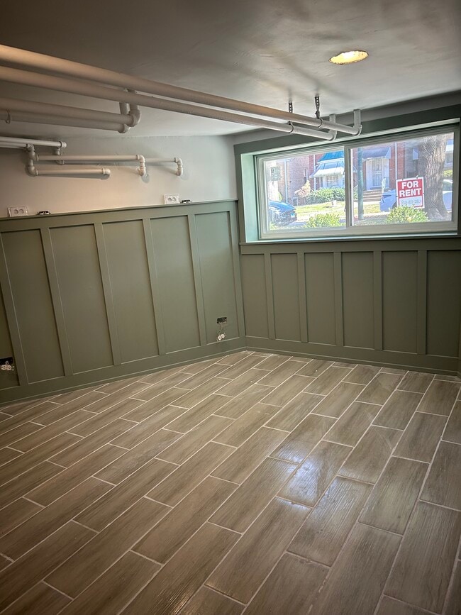 Building Photo - 4912 N Mason Ave