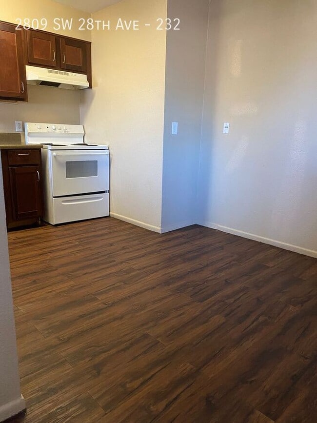 Building Photo - 2809 SW 28th Ave