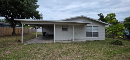 Building Photo - 1415 23rd Ave E