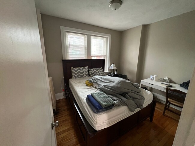 Building Photo - 9/1 Renovated 2BR near BU South/St Marys/A...