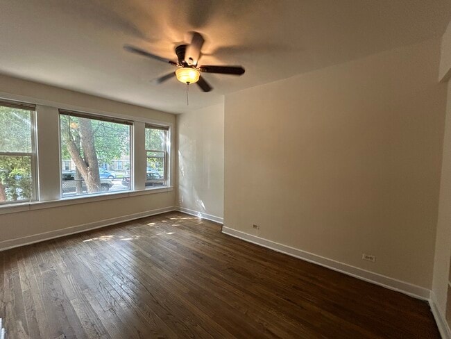 Building Photo - 2554 W Eastwood Ave