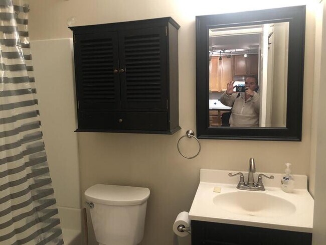 Building Photo - Cute Condo In The Heart Of Avon
